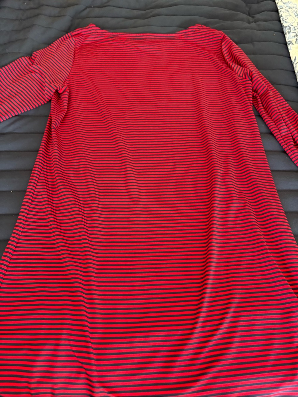 Vineyard Vines Red and Black Striped Long Sleeve Top. Light Weight Material - Picture 2 of 4